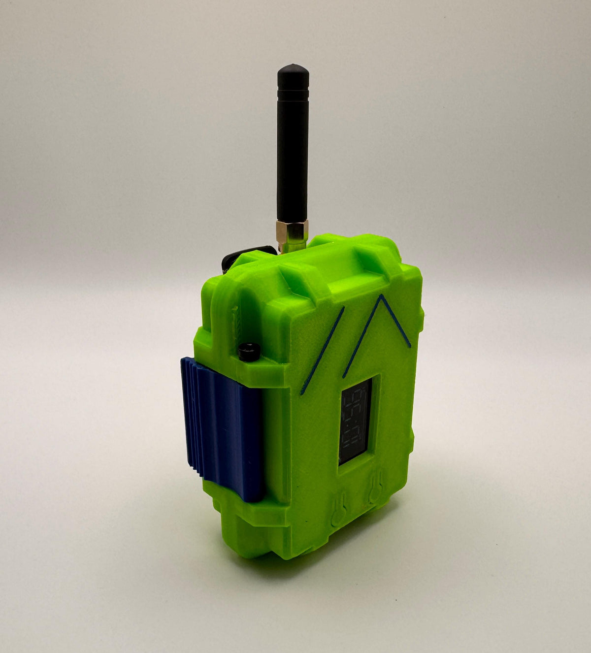 Meshtastic Heltec V3/V4 case with belt clip and antenna
