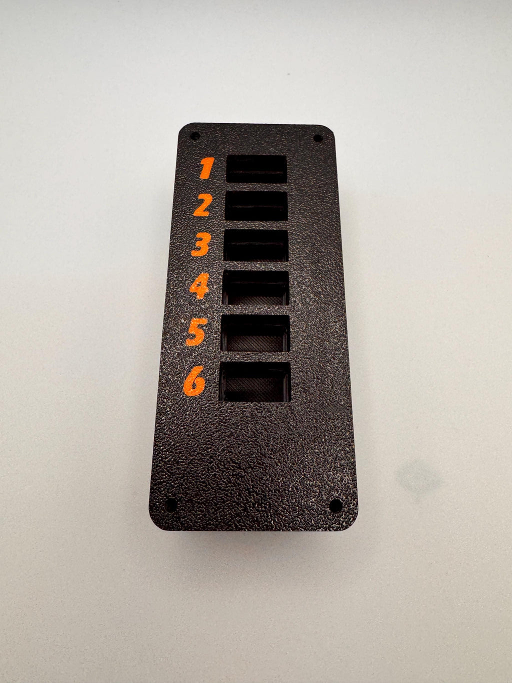 6-Port Anderson Powerpole Distribution Block – empty ports front