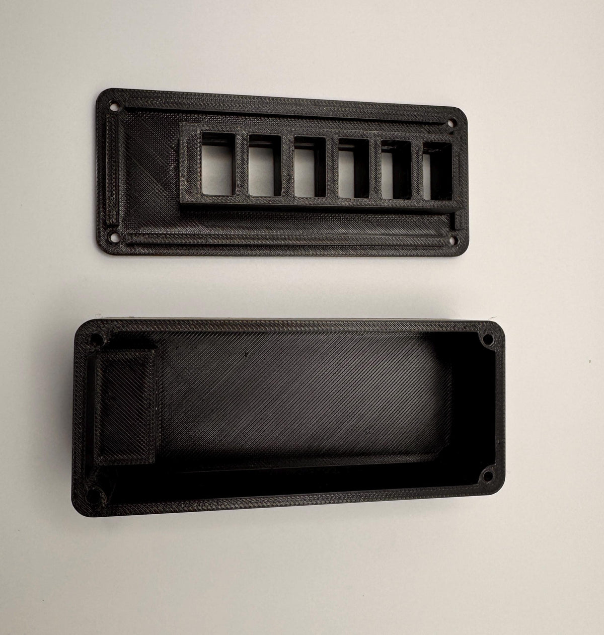 6-Port Anderson Powerpole Distribution Block – plate and housing empty