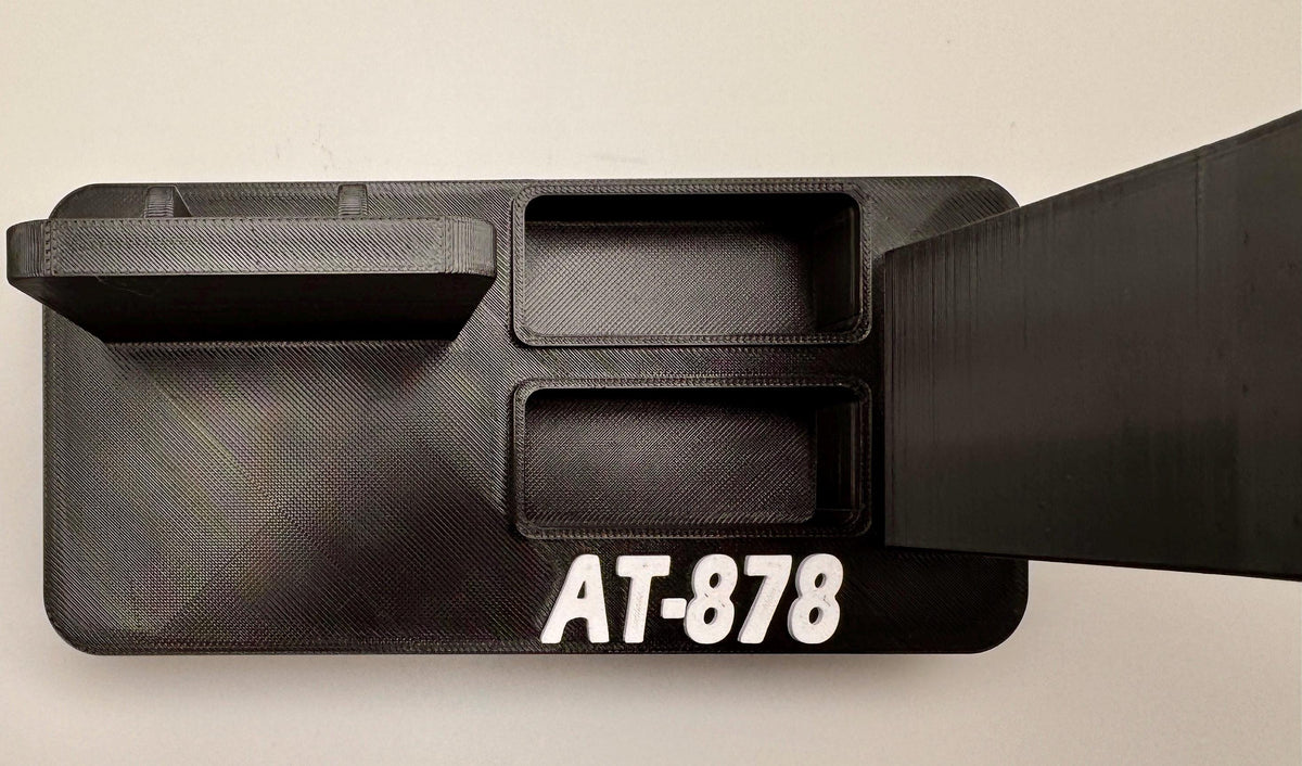 AnyTone AT-878 desk stand – AT-878 logo close-up