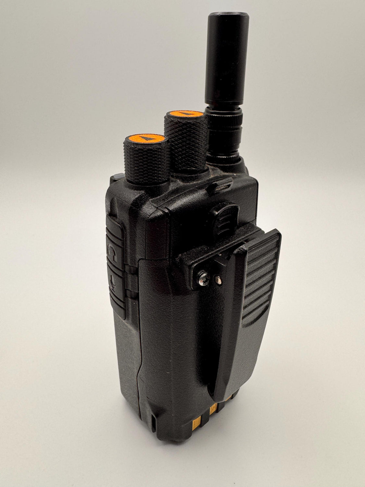 AnyTone AT-878UV Knob Set – installed back angle