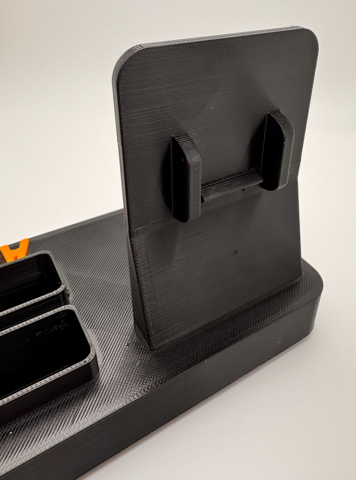 Baofeng AR-5RM desk stand – mic clip rear view