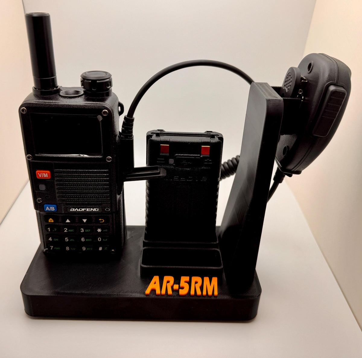 Baofeng AR-5RM desk stand – radio and spare battery
