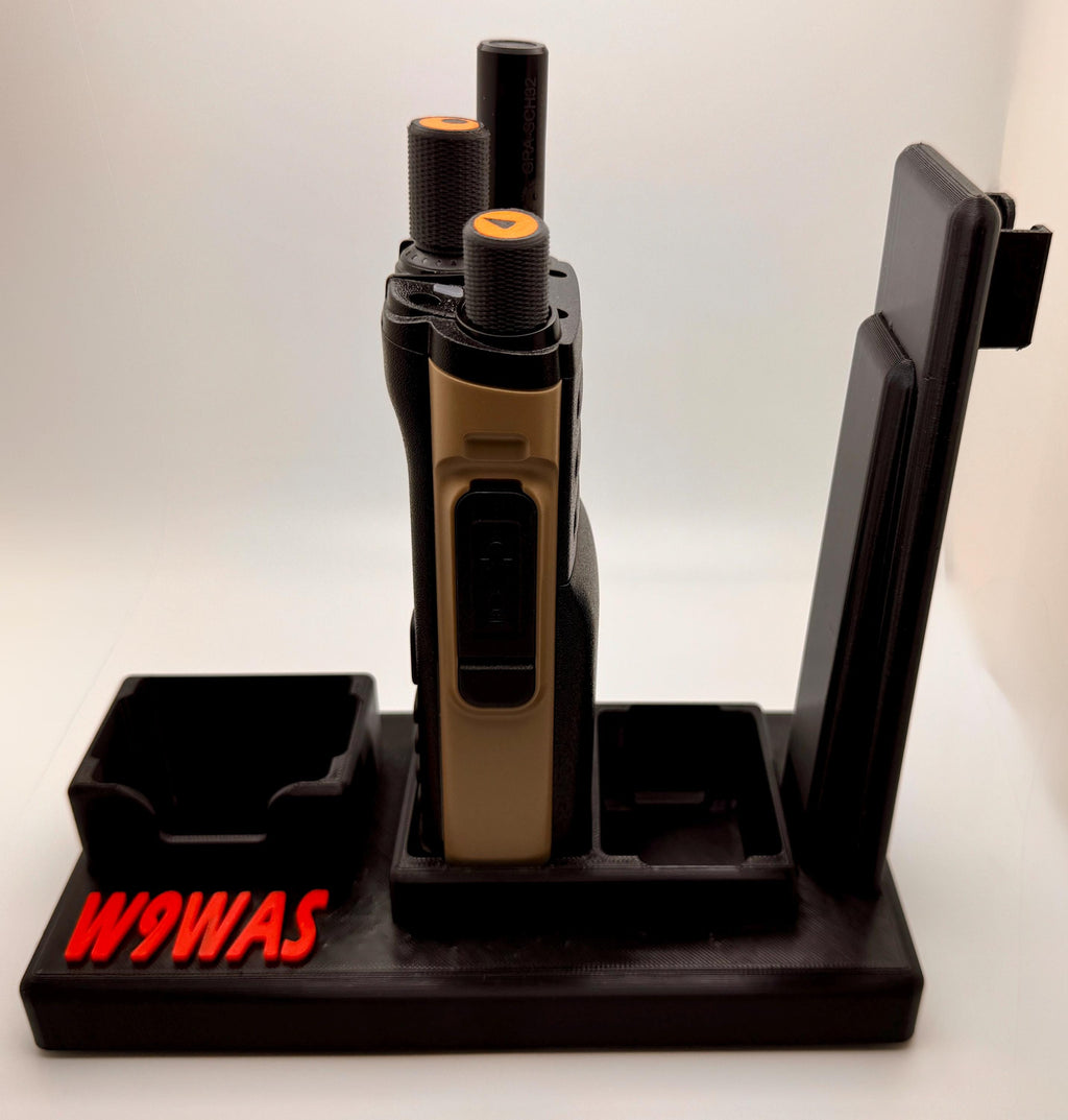 Baofeng DM-32 / UV-32 3-radio desk stand – single radio with callsign