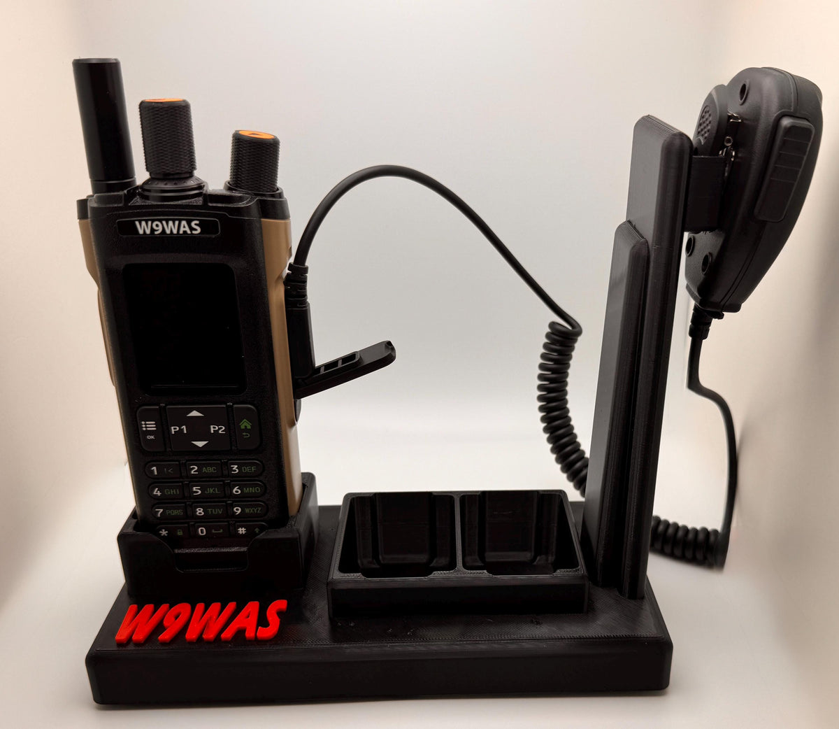 Baofeng DM-32 / UV-32 3-radio desk stand – with radio and speaker mic
