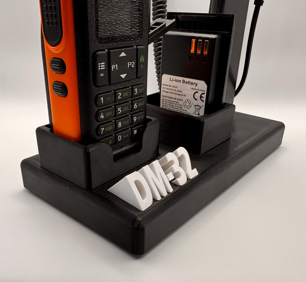 Baofeng DM-32 / UV-32 desk stand – DM-32 logo close-up
