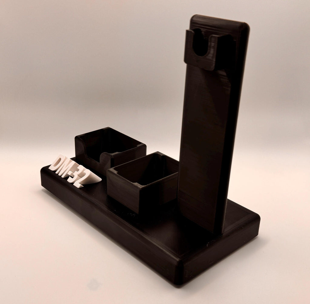 Baofeng DM-32 / UV-32 desk stand – empty stand angled