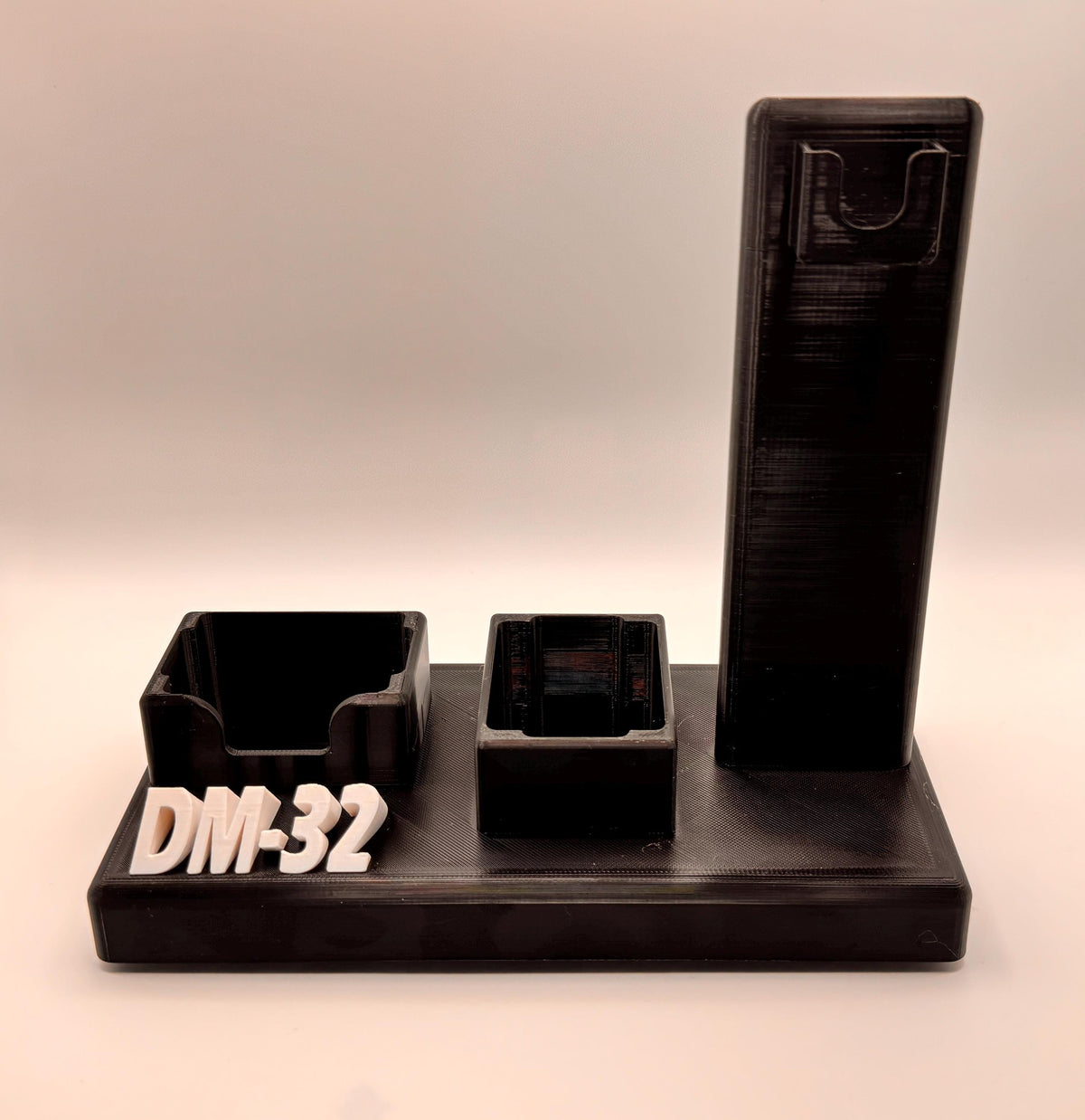 Baofeng DM-32 / UV-32 desk stand – empty stand front view