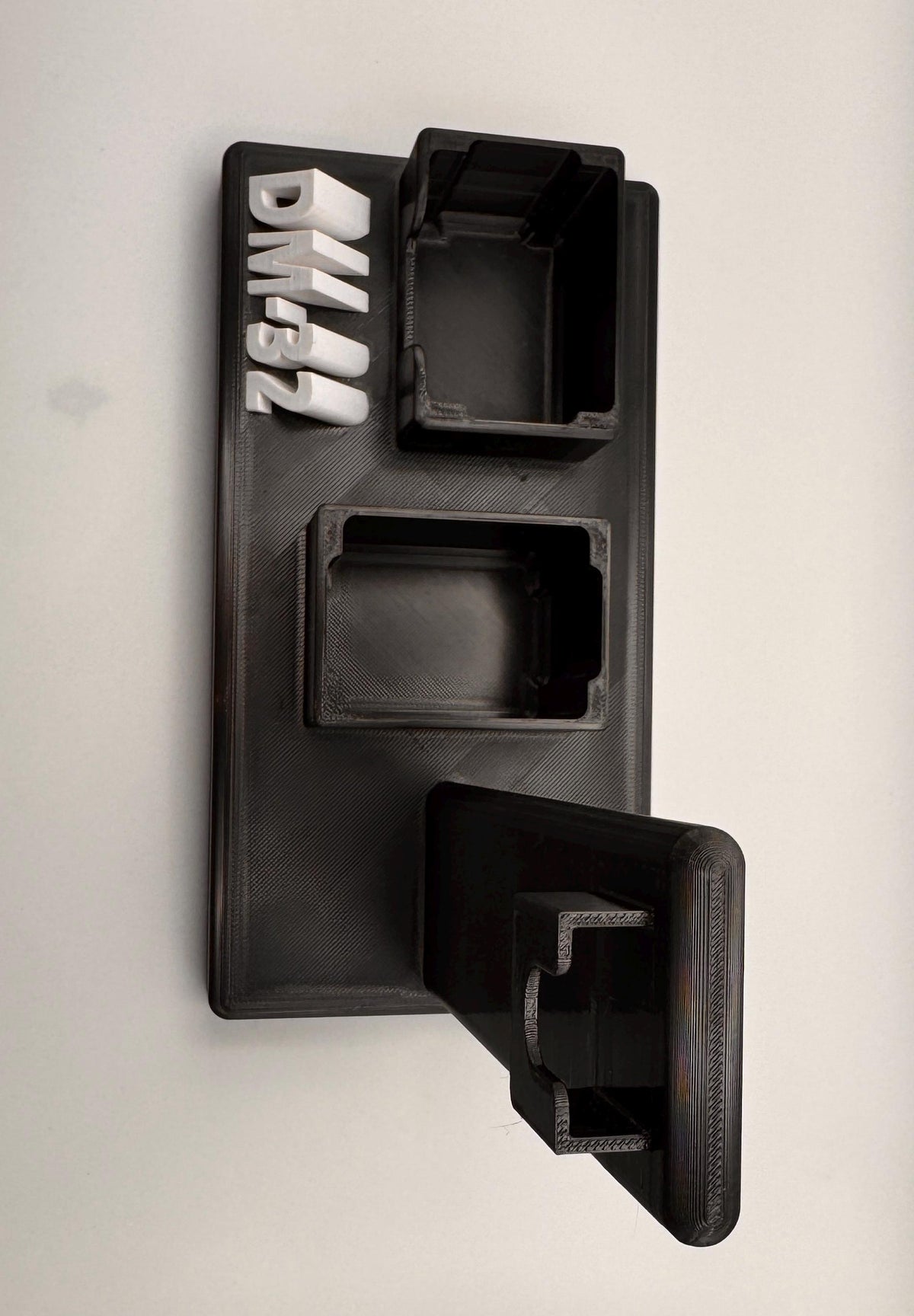 Baofeng DM-32 / UV-32 desk stand – mic clip close-up
