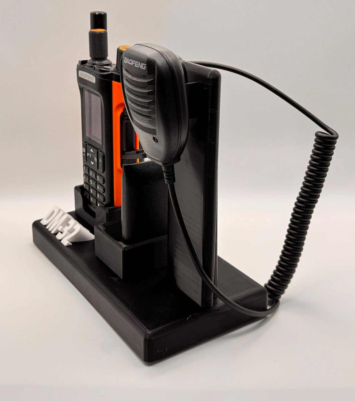 Baofeng DM-32 / UV-32 desk stand – speaker mic side view