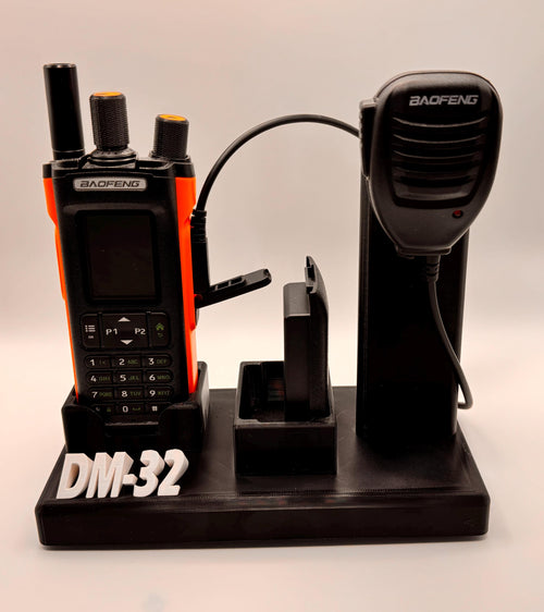 Baofeng DM-32 / UV-32 desk stand – with radio and speaker mic