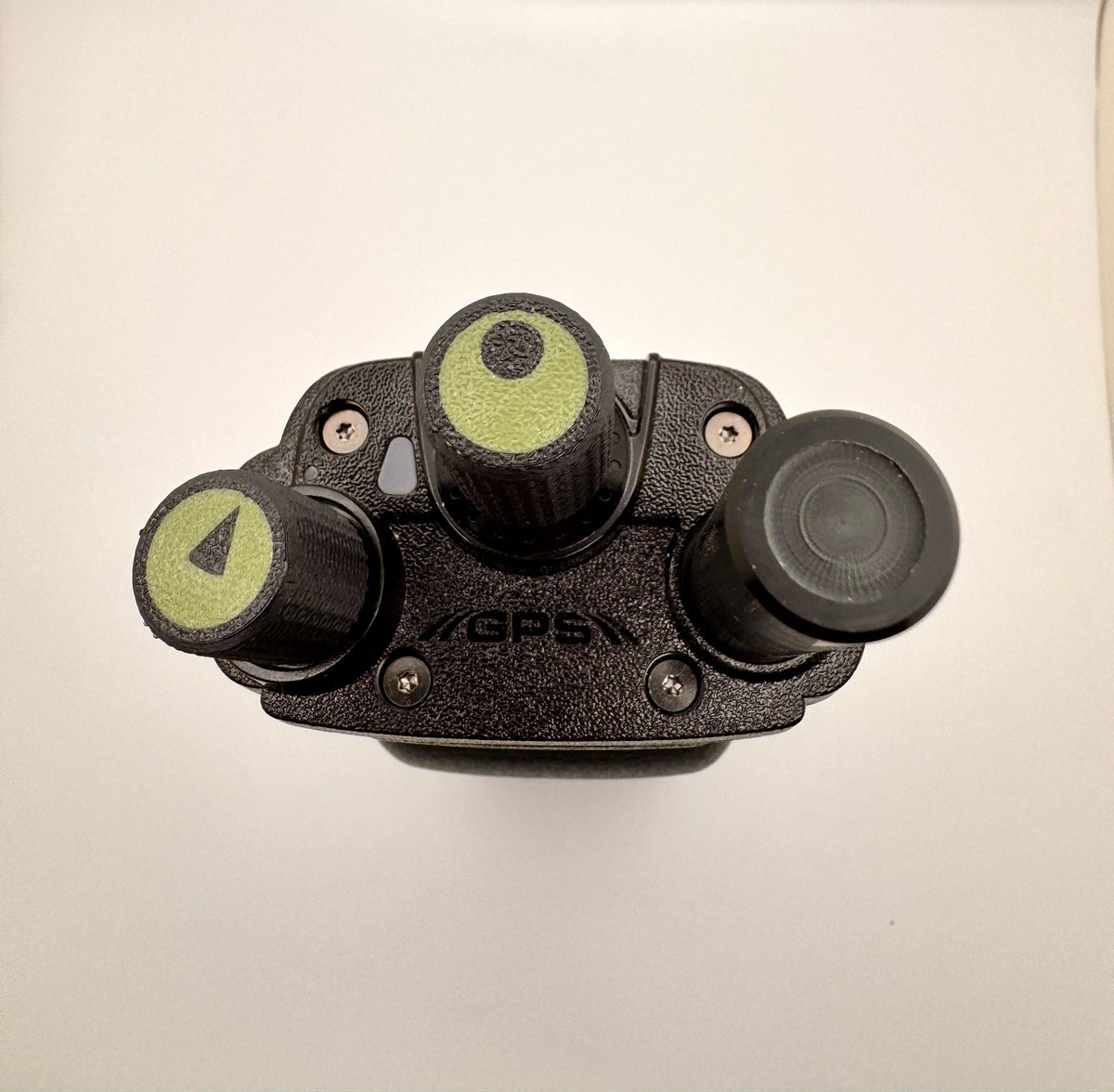 Baofeng DM-32 / UV-32 Knob Set – top view on radio