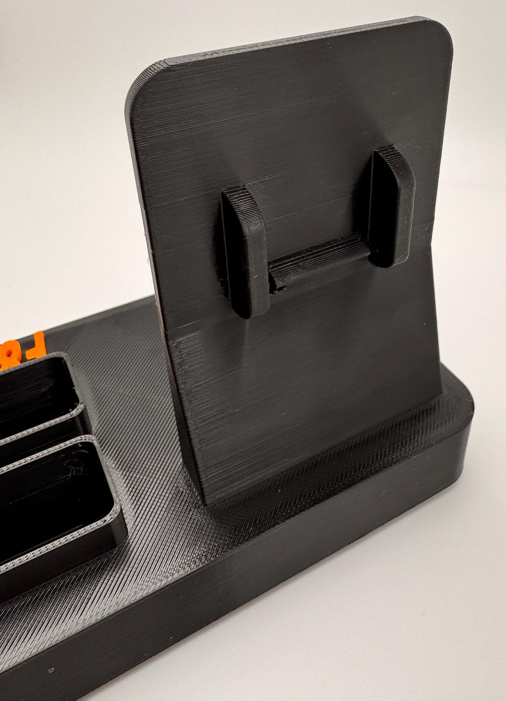 Baofeng F8HP Pro desk stand – mic clip rear view