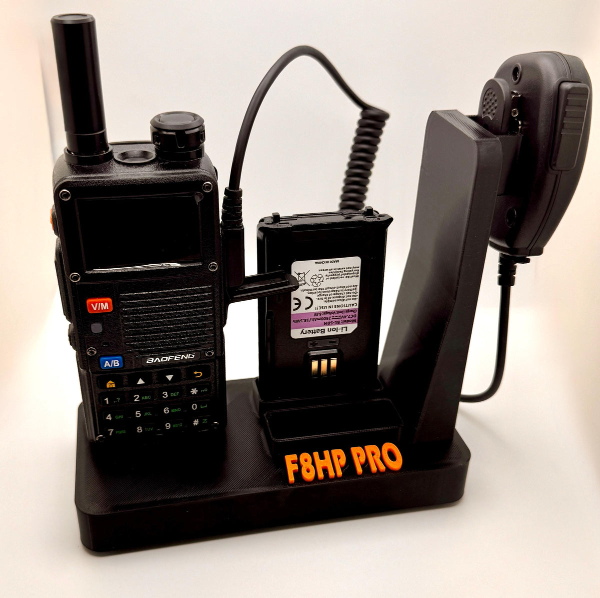 Baofeng F8HP Pro desk stand – radio and batteries angled