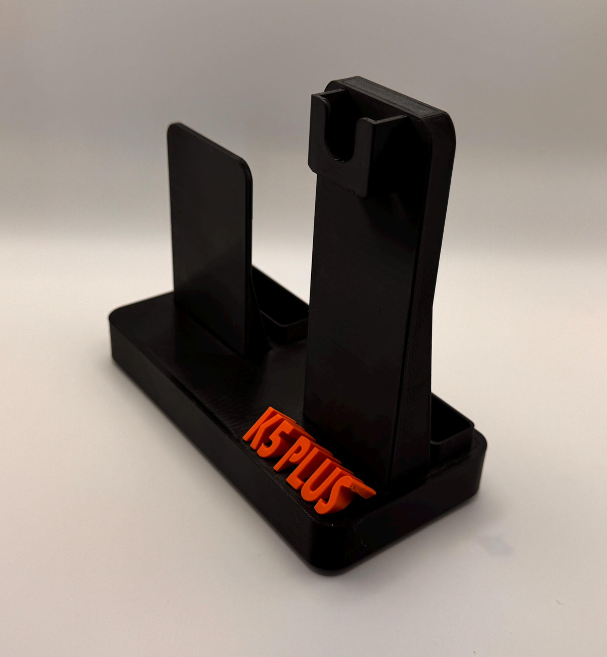 Baofeng K5 Plus desk stand with forward-facing mic – empty stand angled
