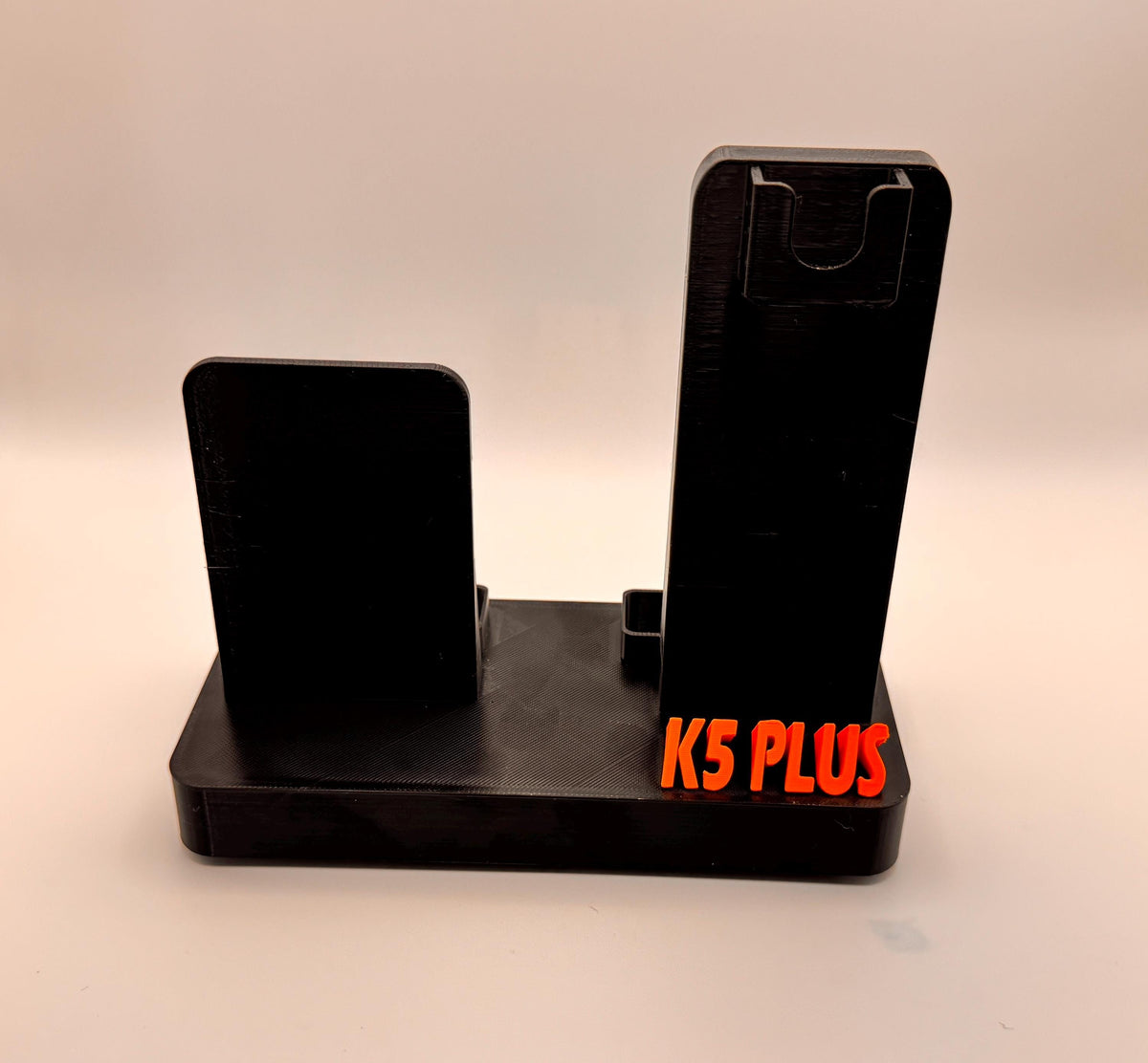 Baofeng K5 Plus desk stand with forward-facing mic – empty stand front view
