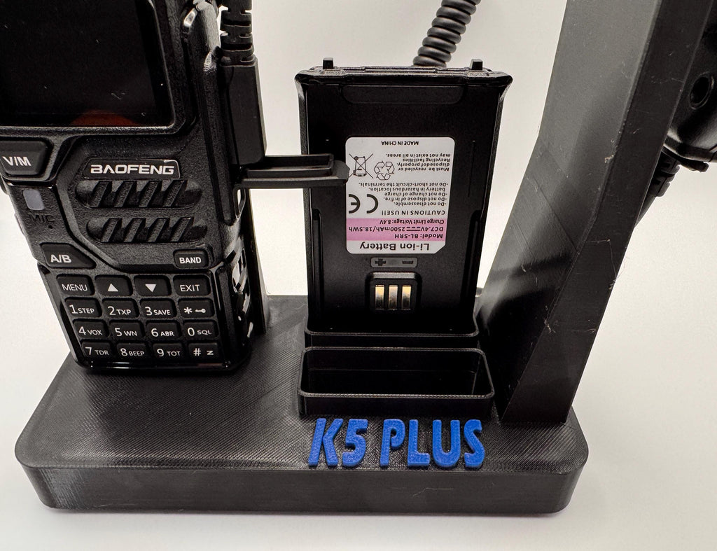 Baofeng K5 Plus desk stand with side-facing mic – radio and battery close-up