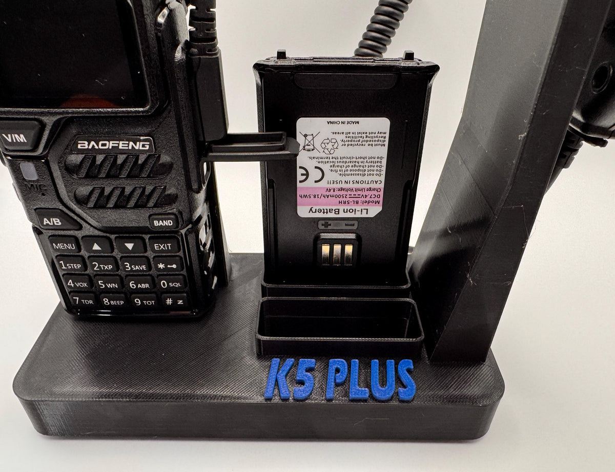 Baofeng K5 Plus desk stand with side-facing mic – radio and battery close-up