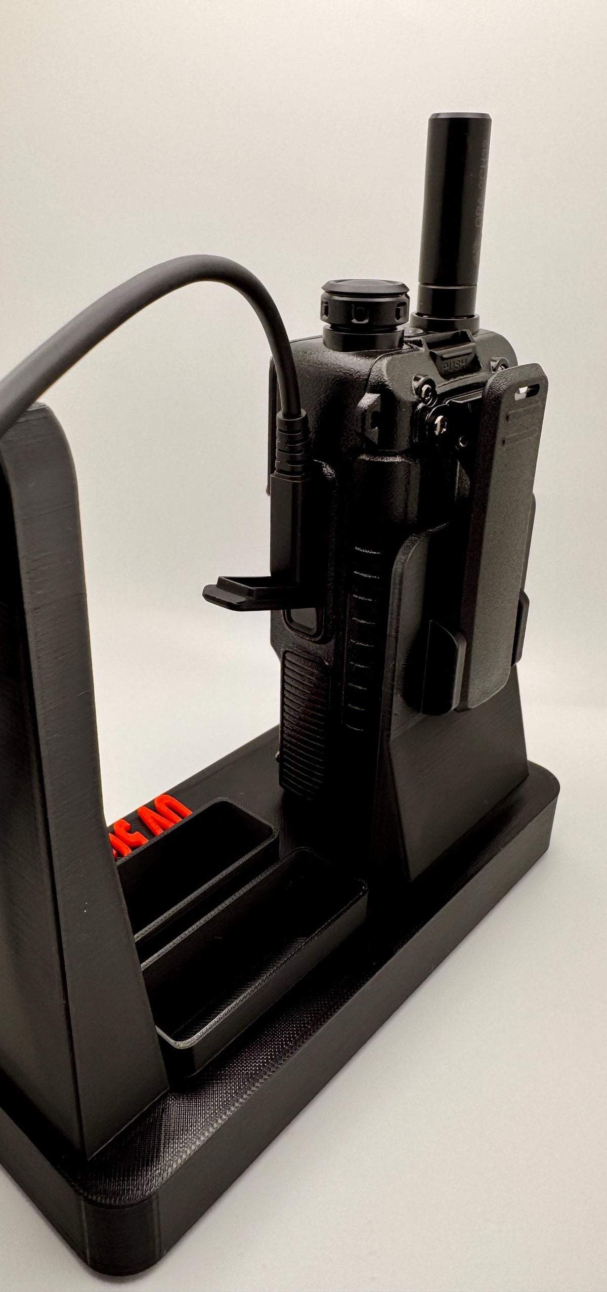 Baofeng UV-5G Plus desk stand – radio side view