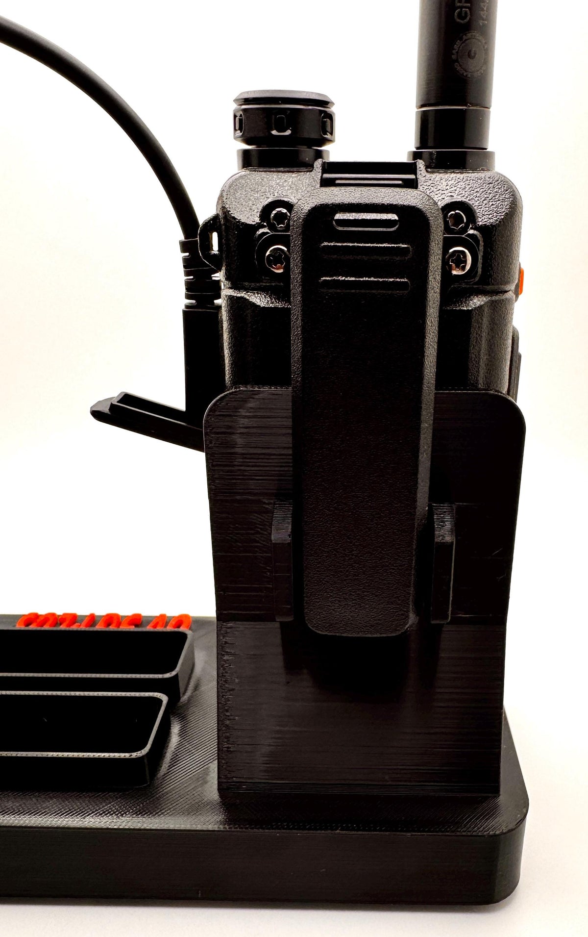 Baofeng UV-5G Plus desk stand – rear view with radio