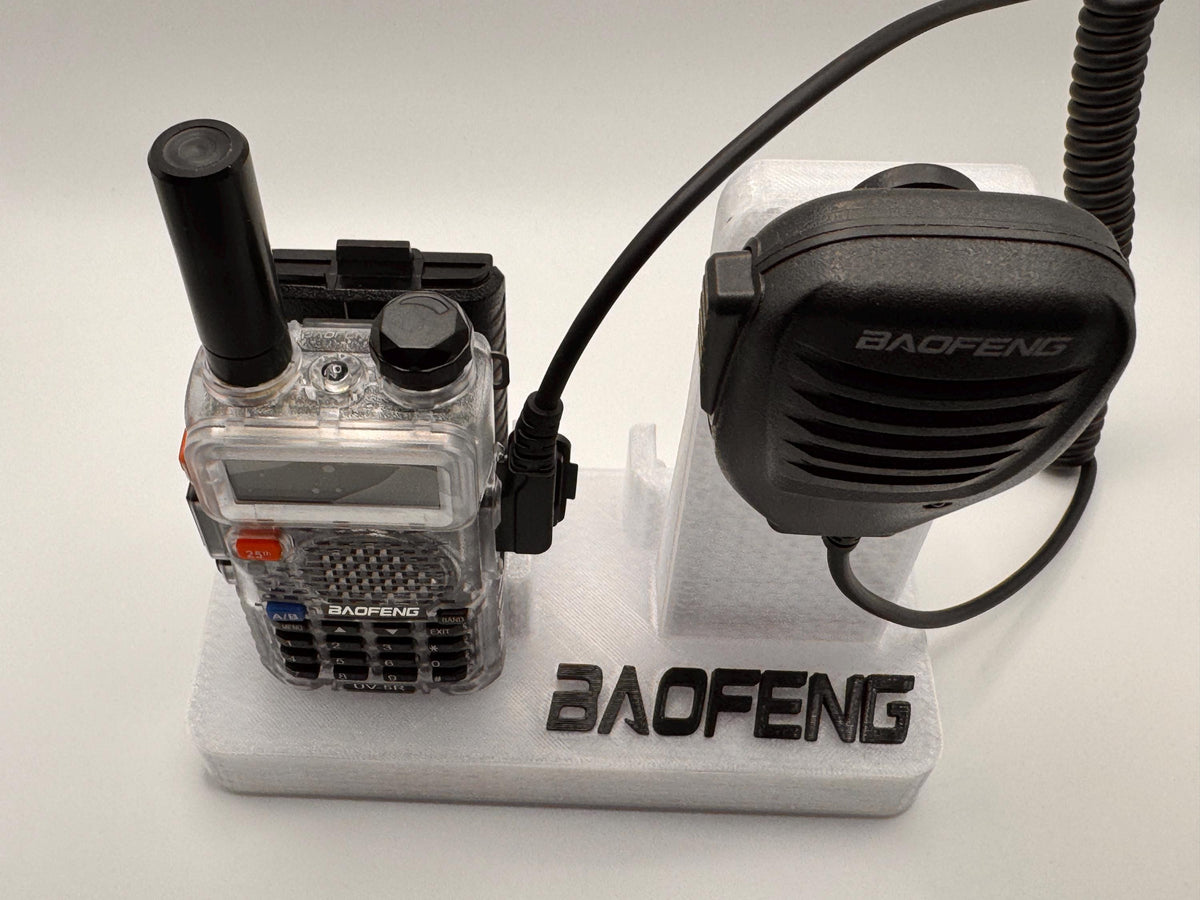 Baofeng UV-5R 25th anniversary transparent desk stand – radio and mic close-up