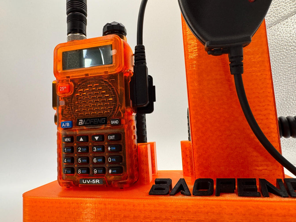 Baofeng UV-5R 25th anniversary transparent orange desk stand – radio close-up
