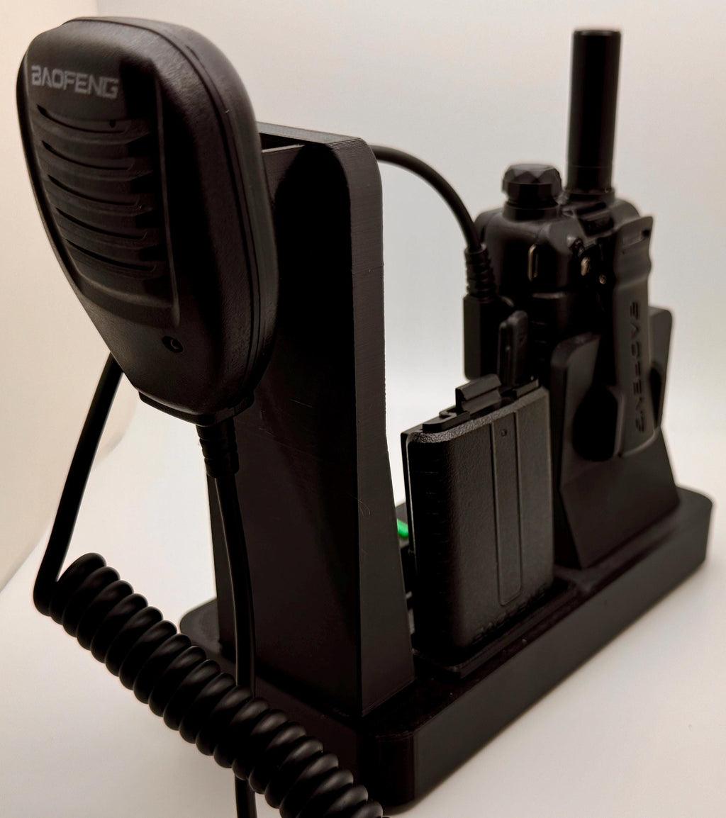Baofeng UV-5R / UV-5R Plus desk stand – rear view with mic