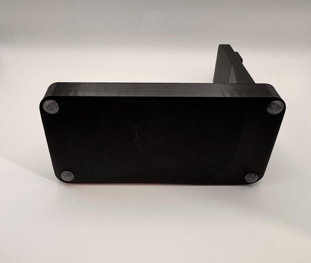 Baofeng UV-5R Mini desk stand – base underside with rubber feet