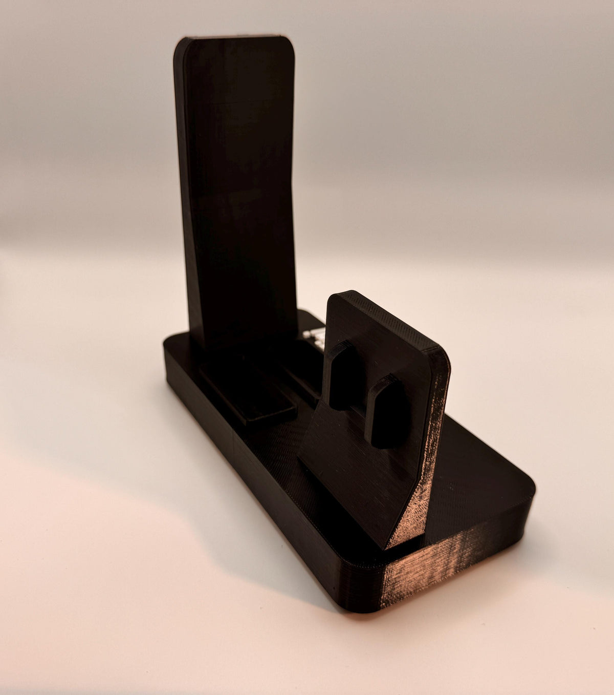Baofeng UV-5R Mini desk stand – battery slots end view