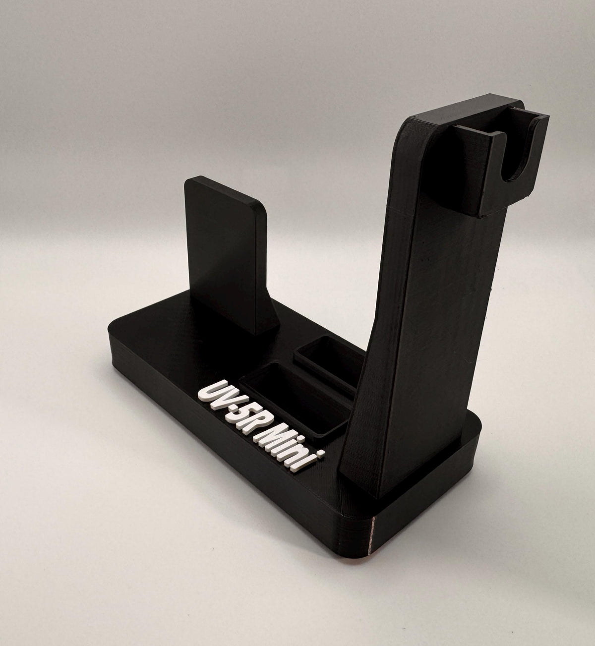 Baofeng UV-5R Mini desk stand – empty stand angled