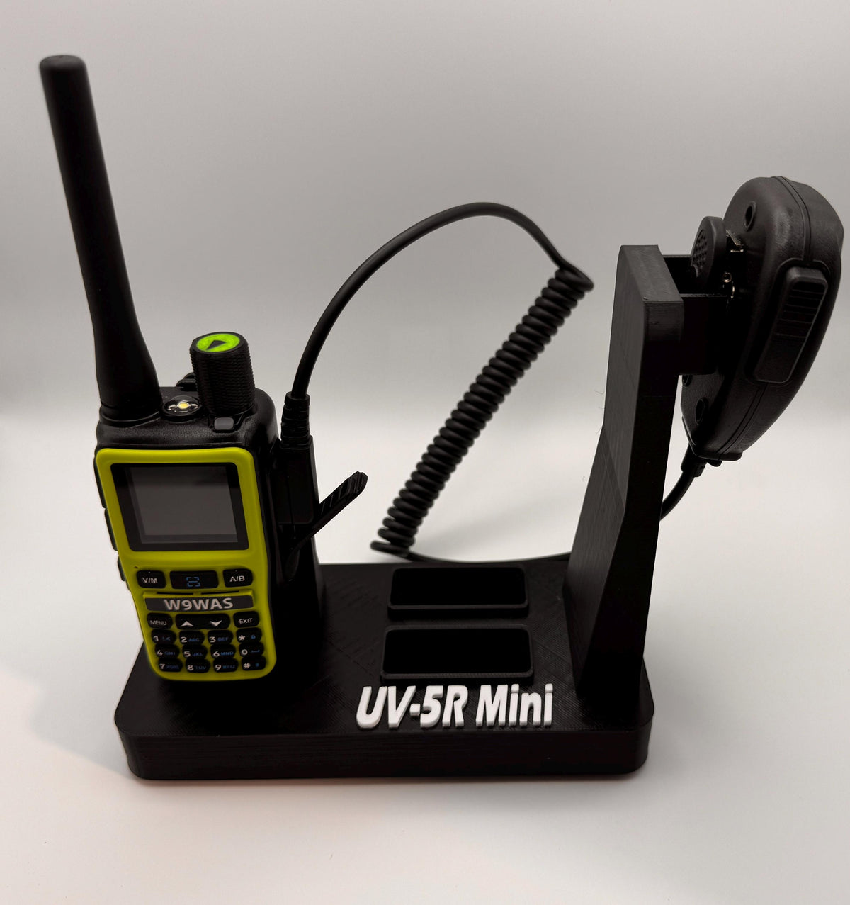 Baofeng UV-5R Mini desk stand – with radio and speaker mic