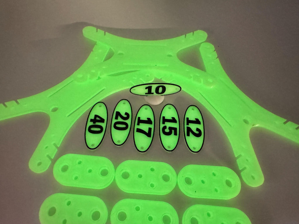 Glow-in-the-Dark Portable Antenna Kit – glowing in the dark: 3 wire winders, 6 band markers and 6 insulators