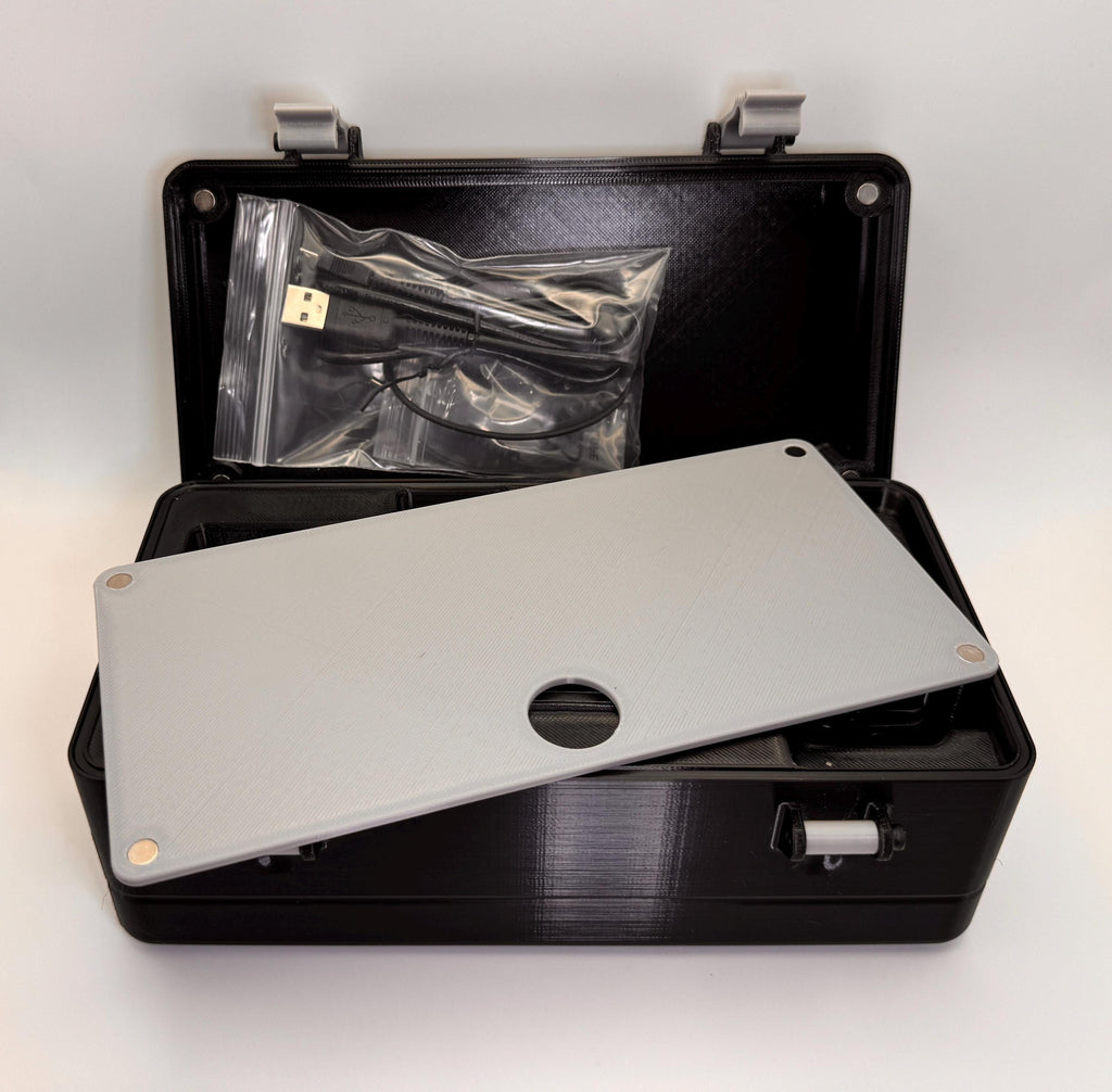 Icom ID-52 travel case – magnetic lid panel open