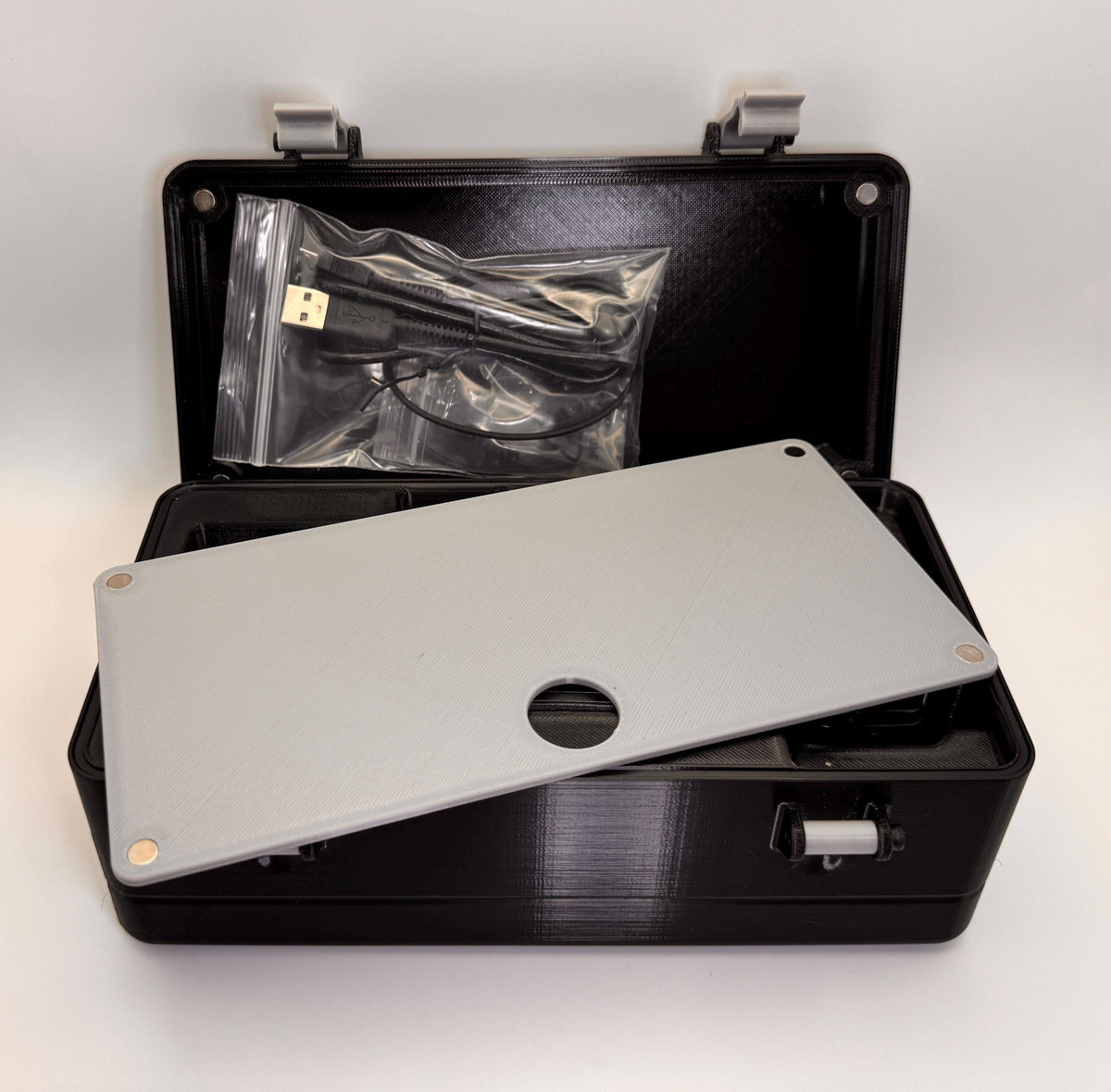 Icom ID-52 travel case – magnetic lid panel open