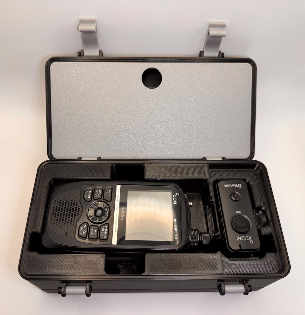 Icom ID-52 travel case – open with radio VS-3 and earbud