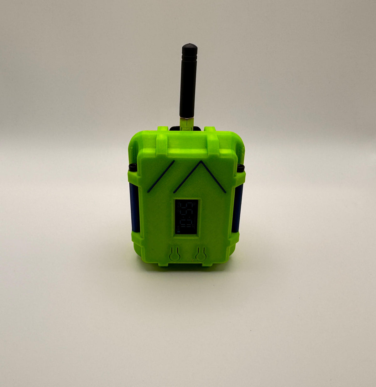 Meshtastic Heltec V3/V4 case – front view with antenna