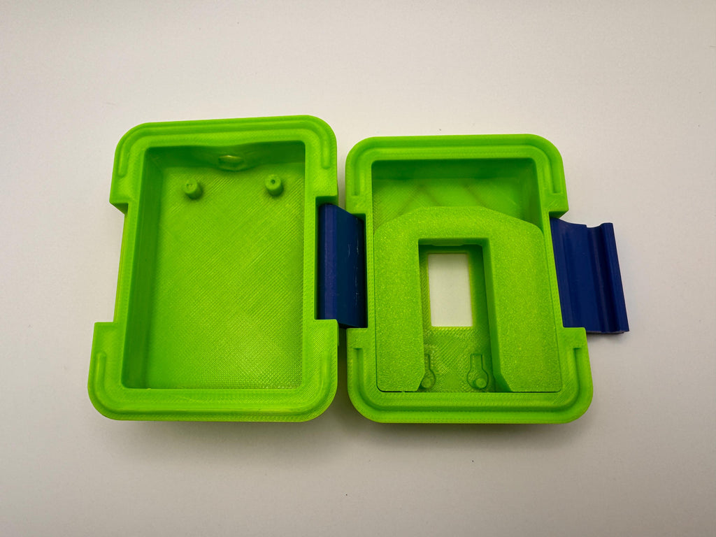 Meshtastic Heltec V3/V4 case – opened, empty interior