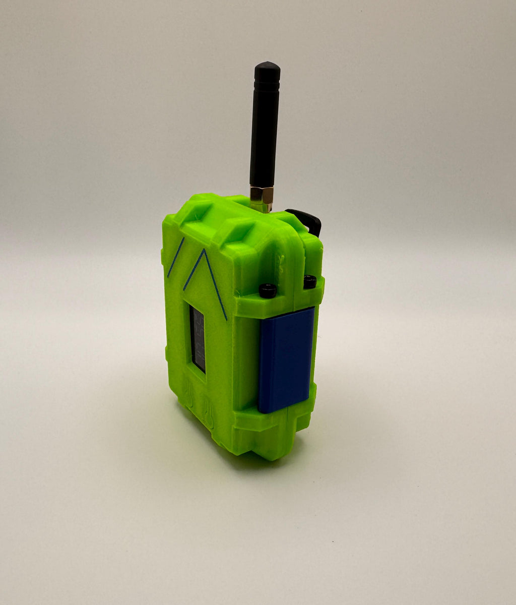 Meshtastic Heltec V3/V4 case – side angle view with antenna