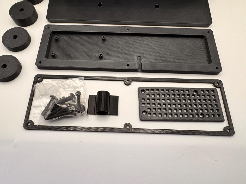 Meshtastic solar node housing – TPU gasket, screws and solar plug cover