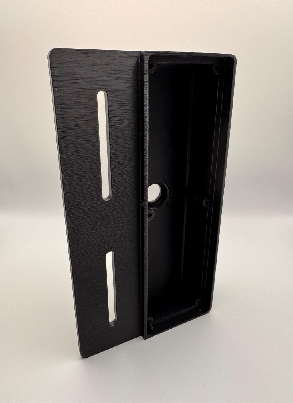 Meshtastic solar node housing – mounting plate, angle view