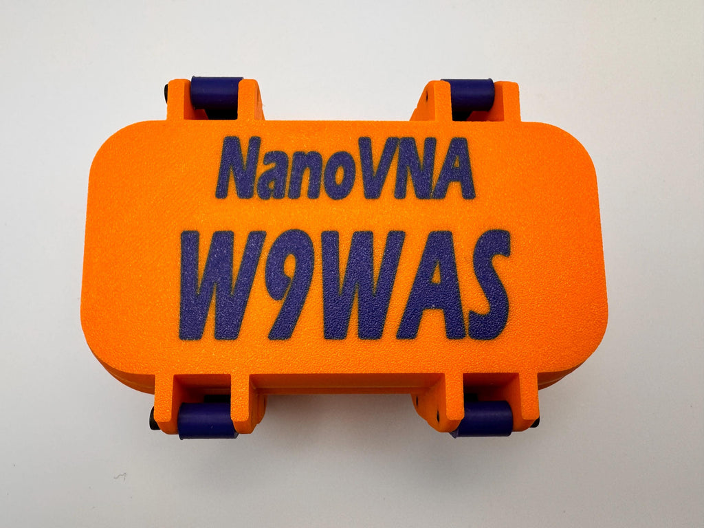 NanoVNA-H 2.8" compact case – callsign lid close-up