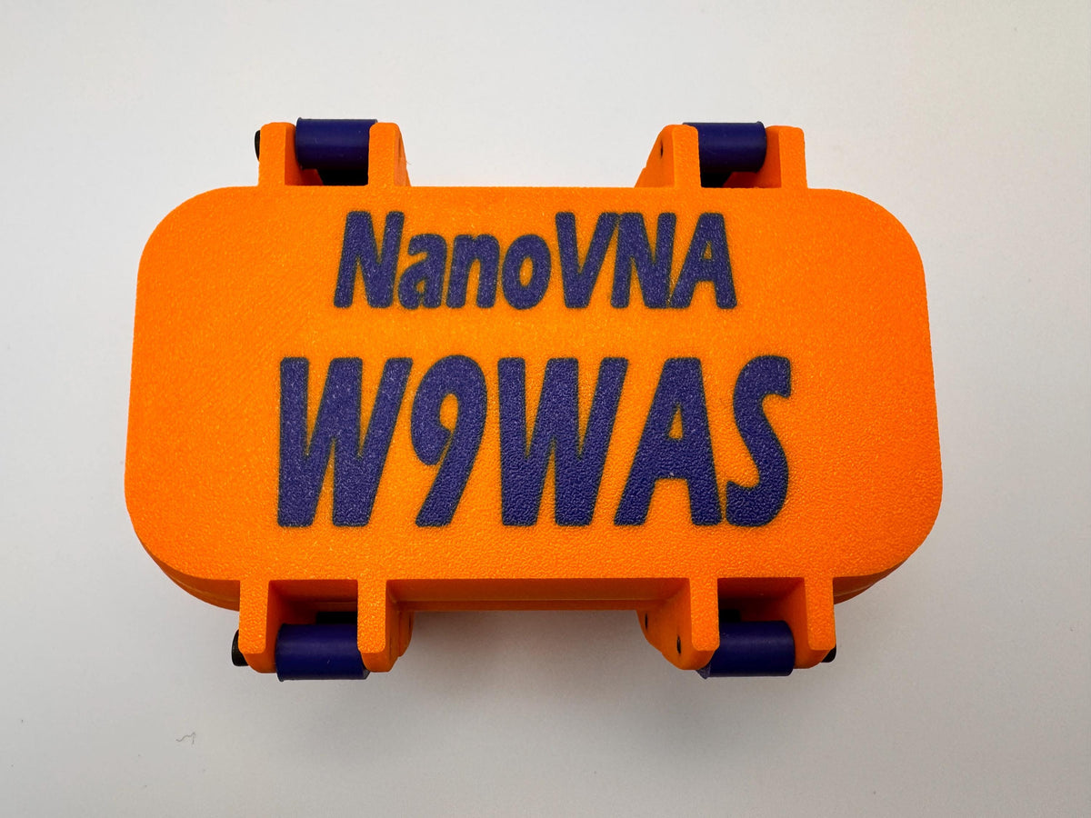 NanoVNA-H 2.8" compact case – callsign lid close-up