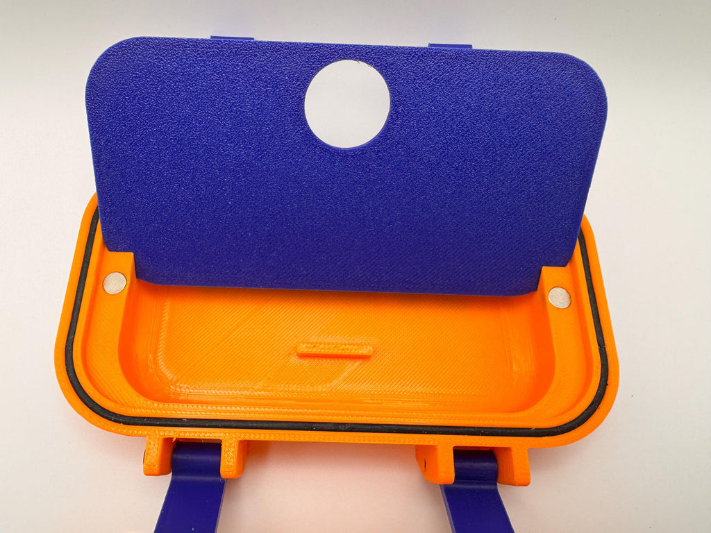 NanoVNA-H 2.8" compact case – lid storage panel close-up