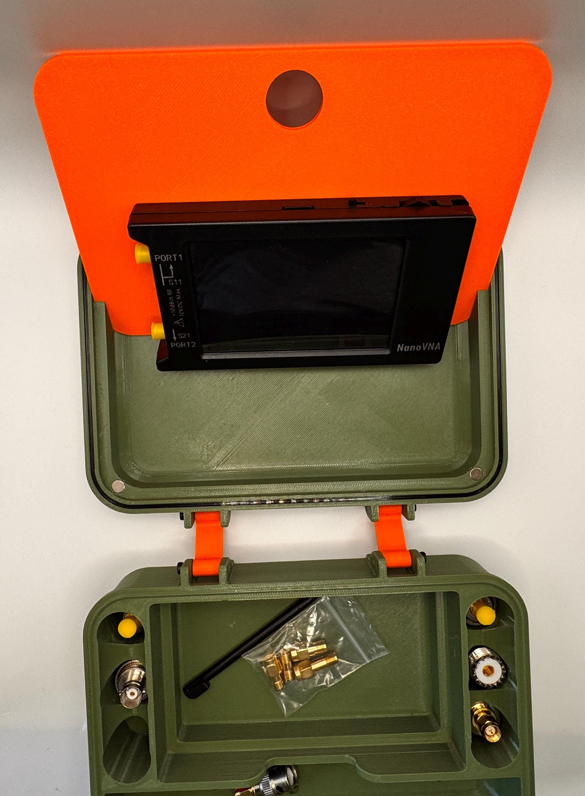 NanoVNA-H4 4" case with stand and standards keeper – case as display stand
