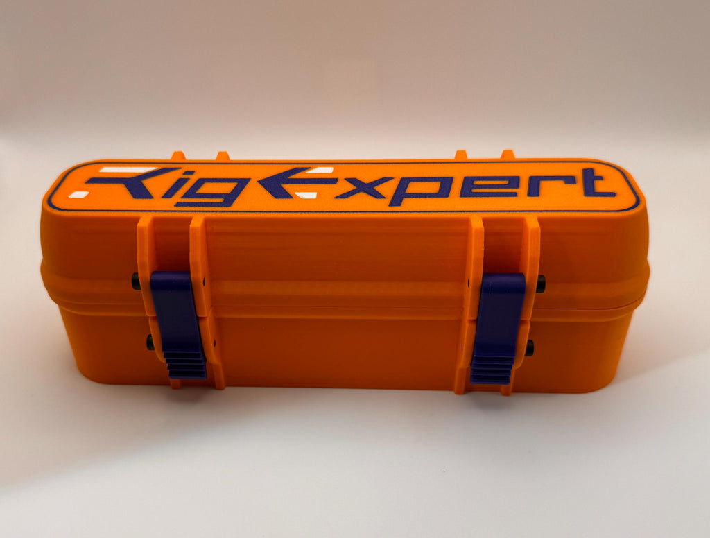 RigExpert Stick slim case – side view with latches