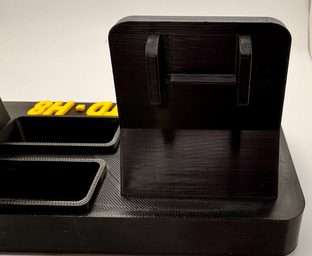 Tidradio TD-H8 desk stand – mic clip and battery slots