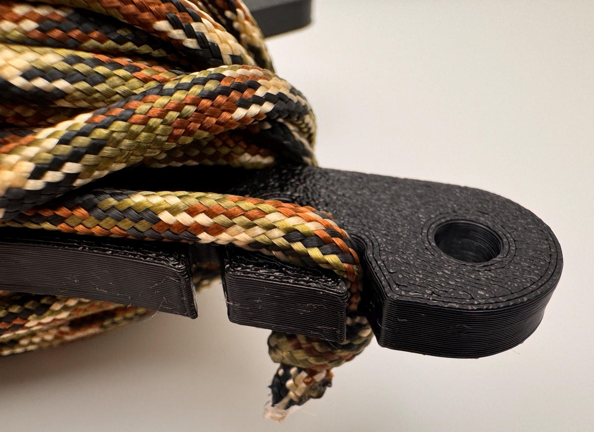 Universal antenna wire and paracord winder 3-pack – paracord end slot close-up