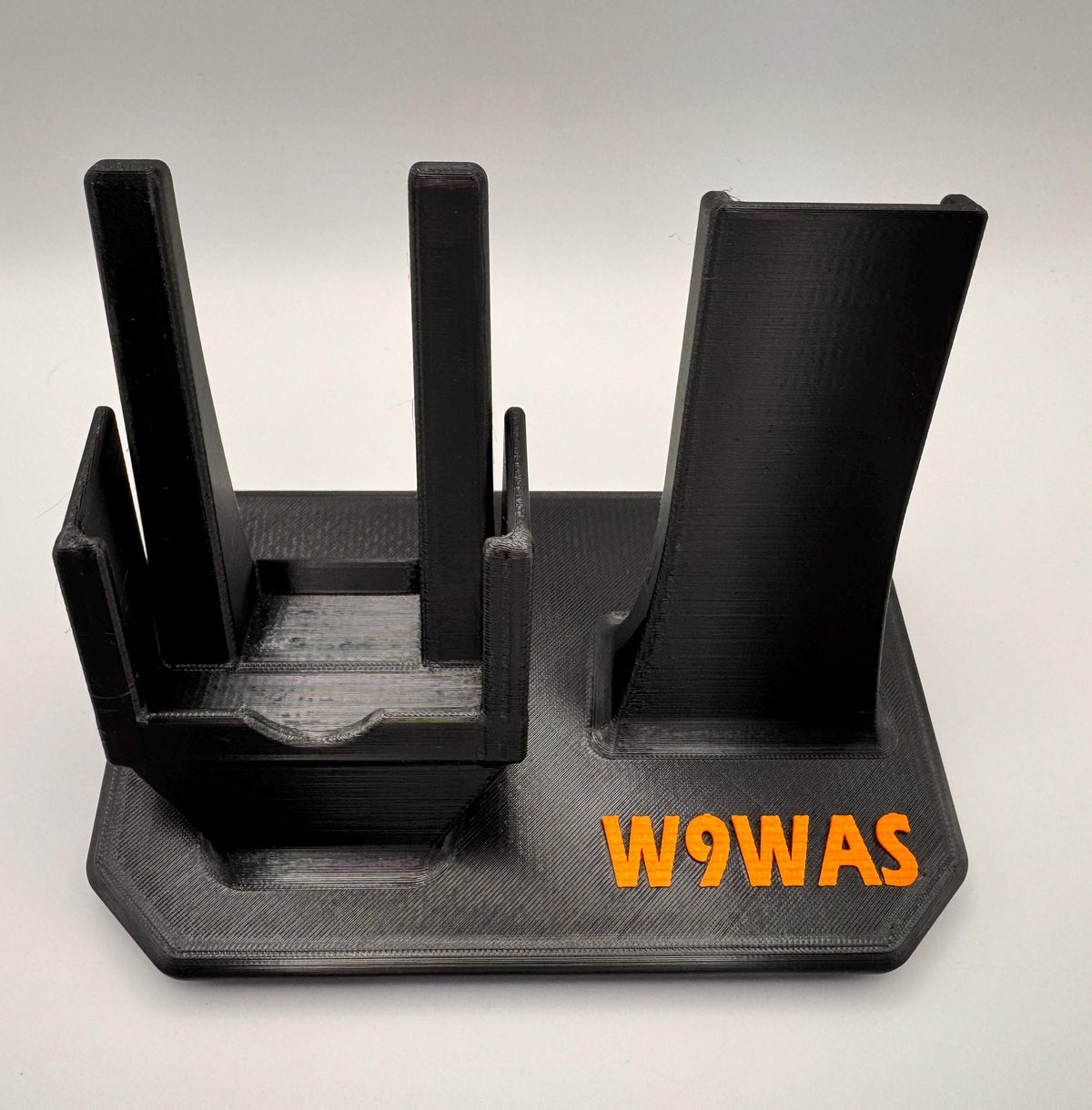 UNIWA F400 desk stand with speaker mic holder – empty stand with callsign