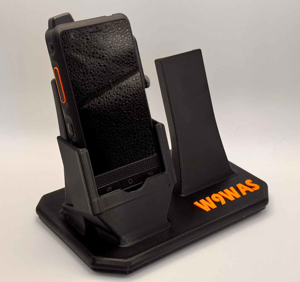 UNIWA F400 desk stand with speaker mic holder – phone and mic angled view