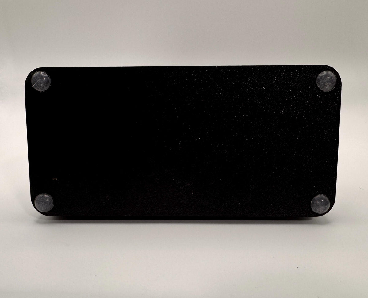 Yaesu FT5 / FT3 2026 desk stand – base underside with rubber feet